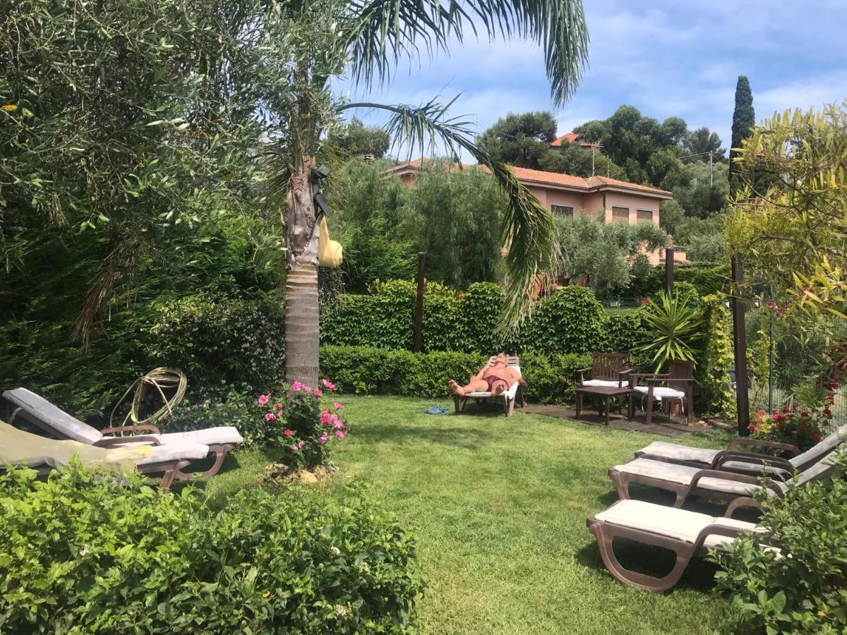 Le Jardin Sur Mer Avec Bike Et Mtb Tour Hotel Imperia Buitenkant foto